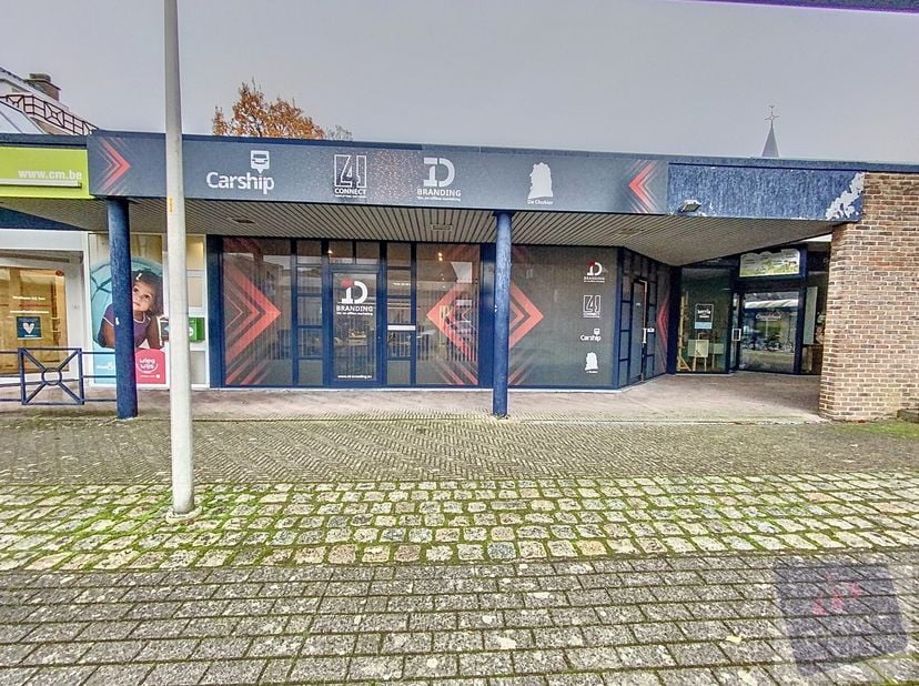 Ben je op zoek naar een flexibele en volledig uitgeruste kantoorruimte in het hart van Alken? Het Mini-Officecenter aan het Lambrechtsplein biedt de i
