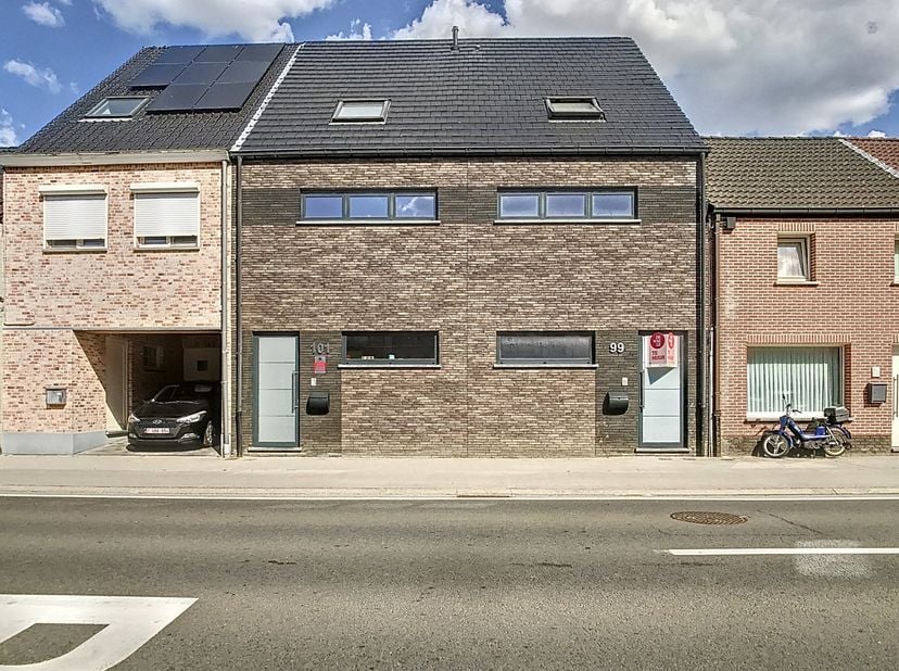Cette propriété est proposée à la location à l&#039;adresse Zandstraat 99 à Haasdonk.&lt;br /&gt;
Cette maison se trouve à 5 minutes de l&#039;E17 entre Gand et Anver