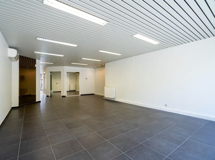 Bien professionnel à vendre
                    à 9800 Deinze
