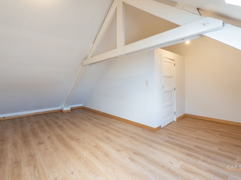 Waterloo - En plein centre ville, à proximité de toutes facilités, CAP SUD vous propose une maison lumineuse avec de beaux volumes sise sur un terrain