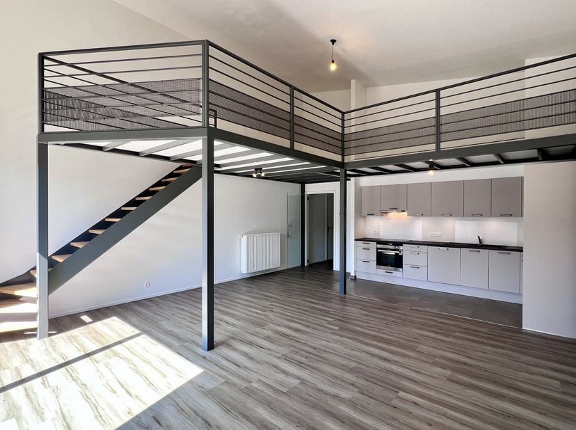 BEZOEK ALLEEN AANVRAGEN VIA DEZE LINK: https://hendrix.whoose.be/6815640Immobilière Hendrix biedt deze prachtige loft-appartement met 2 slaapkamers op