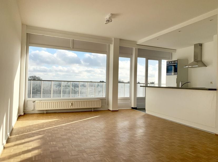 WOLUWE-SAINT-PIERRE, dans le quartier du chant d&#039;oiseau, à du métro Hankar. Superbe APPARTEMENT (2ch/1sdb) de 85m² bénéficiant d&#039;une belle terrasse or