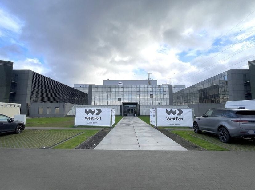475m² d&#039;espace de bureau entièrement rénové au 1er étage&lt;br /&gt;
Emplacement : à côté de l&#039;E34 Anvers-Knokke ; à quelques kilomètres de l&#039;E17 et de l&#039;E1
