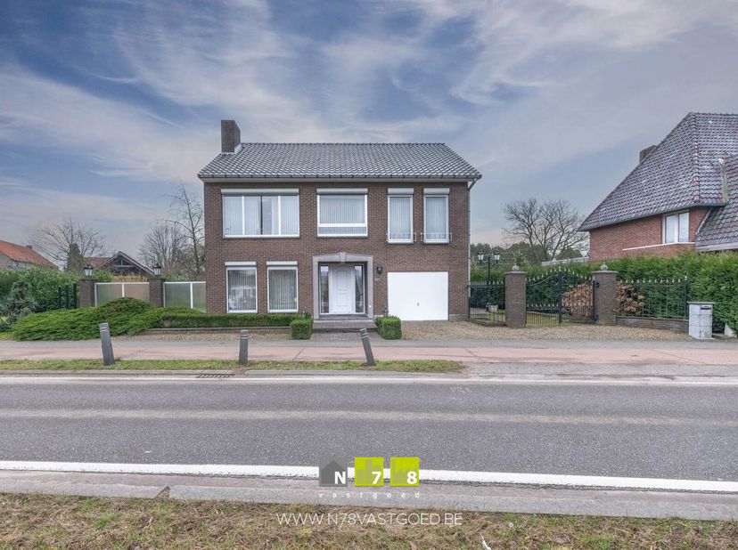 VRIJSTAANDE KARAKTERISTIEKE WONING OP EEN PERCEEL VAN 6A20CA TE DILSEN-STOKKEM&lt;br /&gt;
TROEVEN&lt;br /&gt;
- Woning gelegen op een vlot bereikbare weg.&lt;br /&gt;