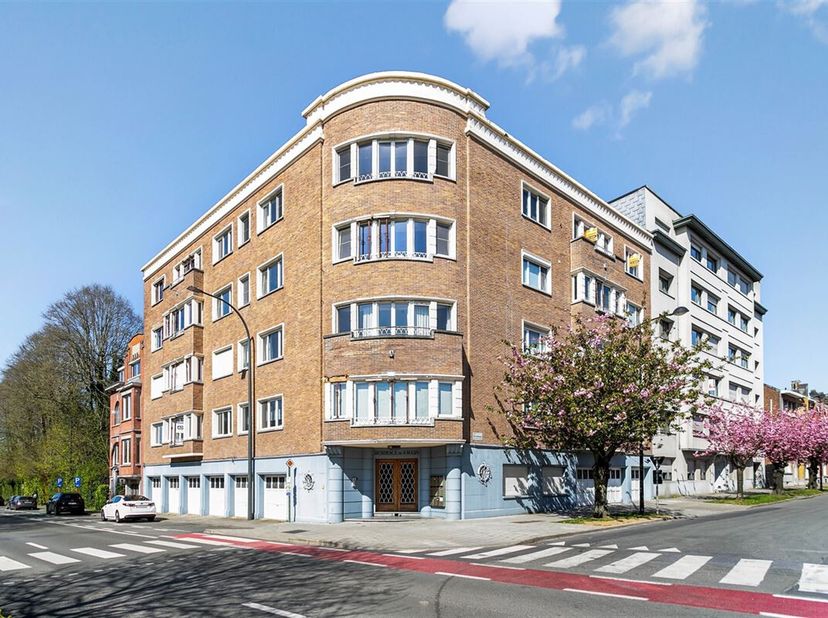 NOUVEAU A VENDRE à RENAIX:&lt;br /&gt;
Découvrez ce bel appartement au coeur de Renaix, qui offre un mélange idéal de confort et de fonctionnalité. Cet appa