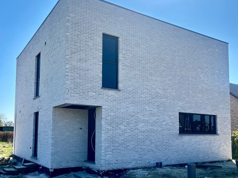 Moderne nieuwbouwwoning te huur in hartje Grote-Brogel!&lt;br /&gt;
&lt;br /&gt;
In het gezellige centrum van Grote-Brogel vind je deze splinternieuwe, energiezui