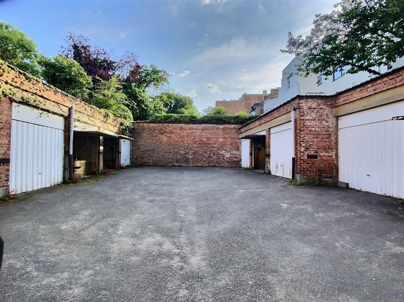 Elsene - Solbosch - ULB | Garages te huur&lt;br /&gt;
Diverse garages te huur in de directe omgeving van Solbosch.&lt;br /&gt;
Variabele lengtes: 5,8 - 6 meter&lt;br