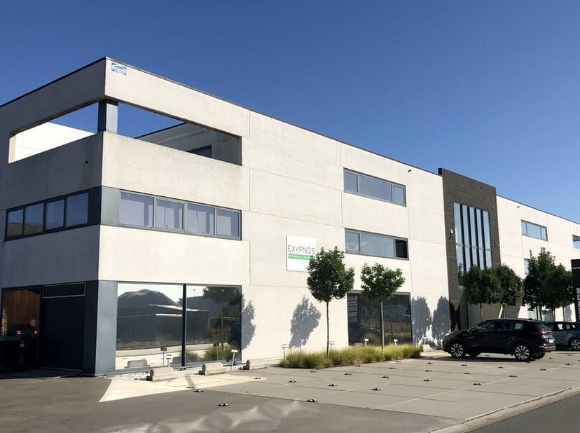 155m² kantoorruimte op de 2de verdieping&lt;br /&gt;
Ligging: op zichtlocatie aan de E17, vlot bereikbaar via op -en afrit Kruibeke&lt;br /&gt;
Specificaties:  du