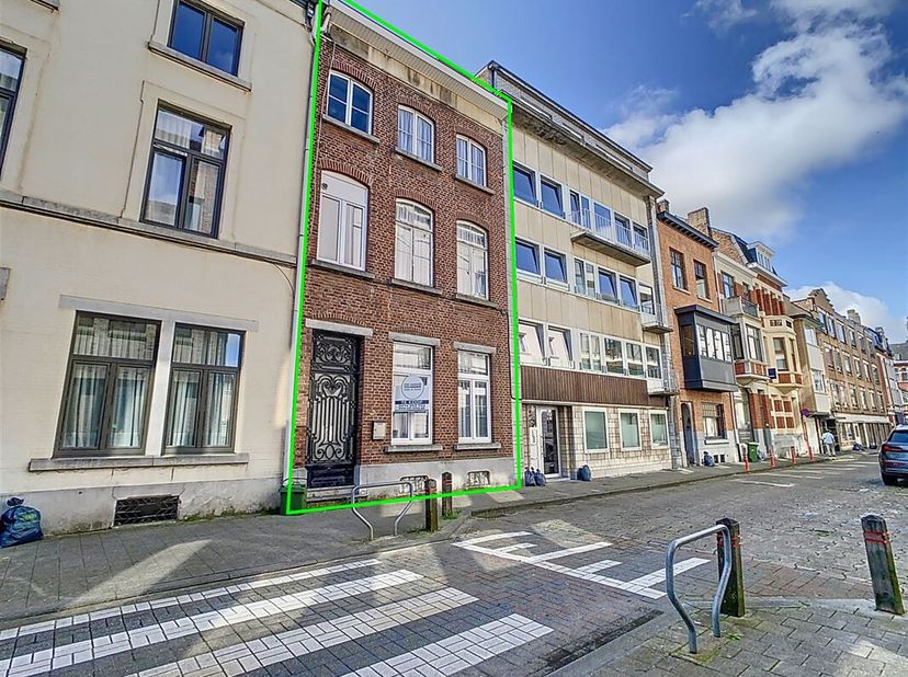 Bekijk de virtuele tour van deze woning op de site van Co Immo.&lt;br /&gt;
Te renoveren herenwoning met stadstuin gelegen te Tienen, Oude Vestenstraat 19,