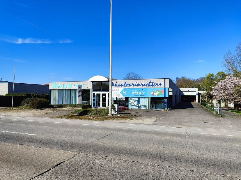 Bien professionnel à vendre
                    à 8400 Stene