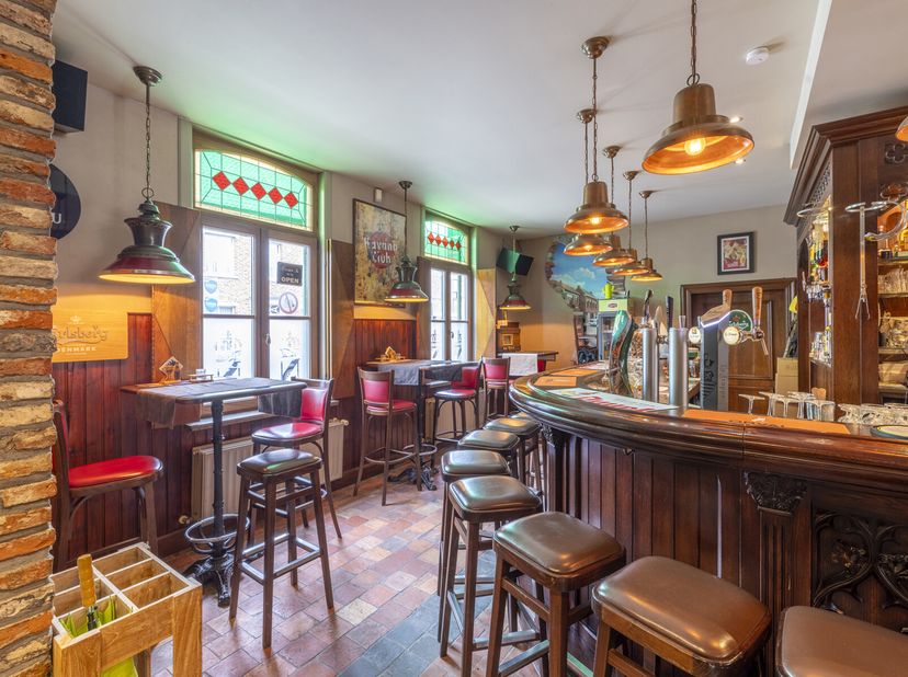 Au cur de Watervliet se trouve cette belle brasserie, un joyau caché à l&#039;atmosphère et à l&#039;histoire chaleureuses et authentiques. Avec ses boiseries i