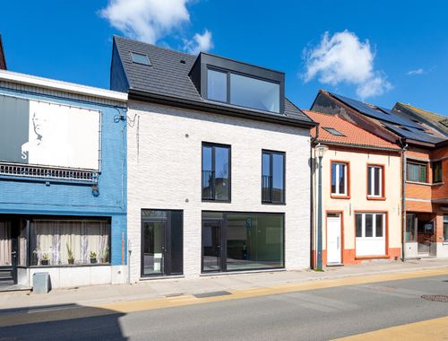                                         Handelsgelijkvloers te koop in Assenede, € 285.000
