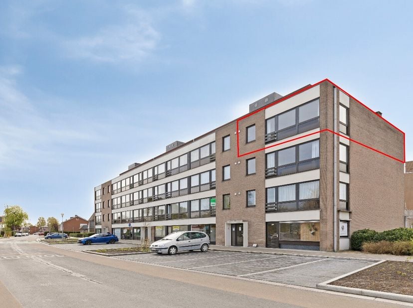 Op te frissen hoekappartement met zonnig terras en prachtig uitzicht  vlak bij centrum Diksmuide Op zoek naar een ruim appartement met potentieel op e