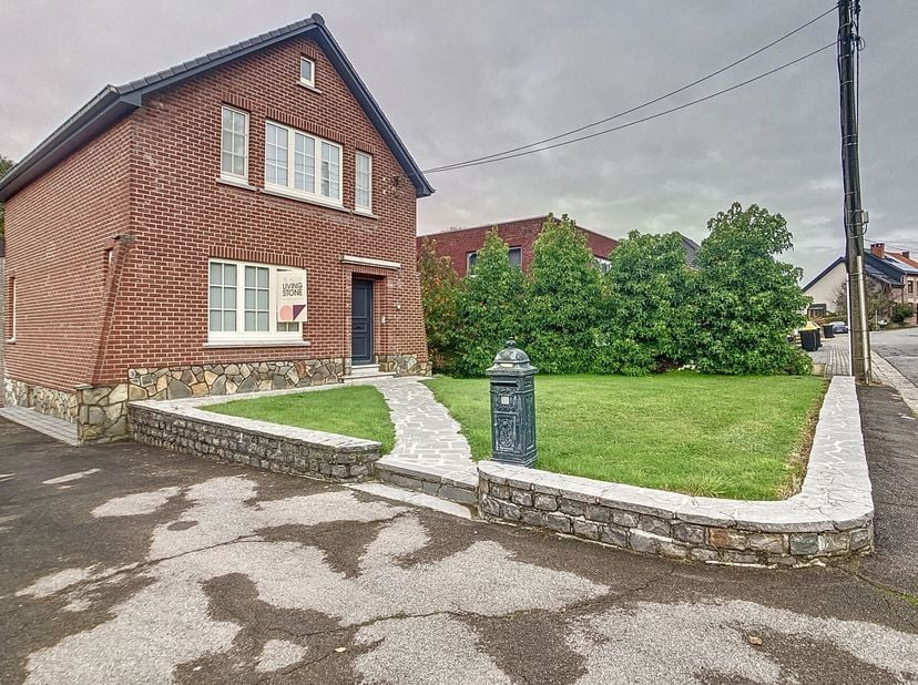 Karaktervolle en gerenoveerde woning met 3 slaapkamers gelegen in een rustige omgeving en nabij het natuurreservaat de Doode Bemde.&lt;br /&gt;
De woning be