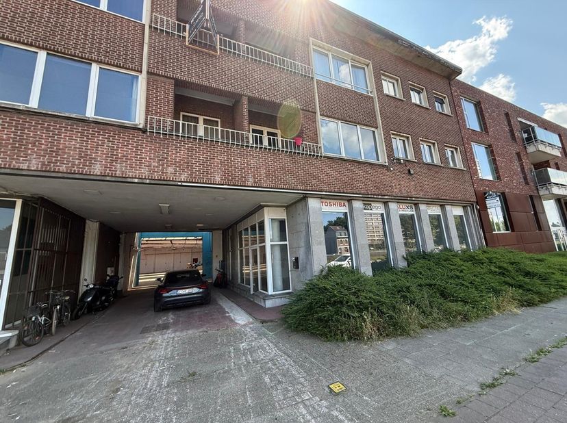 Bien professionnel à louer
                    à 2850 Boom