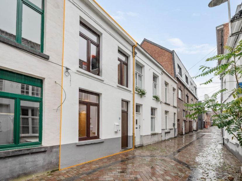 Indien je contact hebt opgenomen via mail met ons, check zeker je spam-folder.&lt;br /&gt;
&lt;br /&gt;
Ligging: Pal in het centrum van Lier, op wandelafstand van