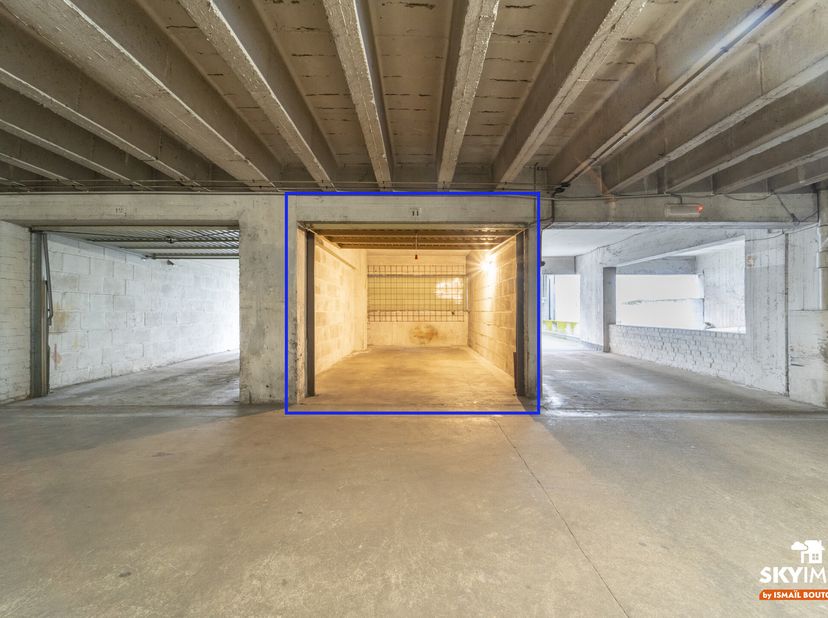 L&#039;agence SKYIMMO est ravie de vous présenter ce garage idéalement situé, offrant un potentiel exceptionnel d&#039;investissement. Niché dans le centre de L