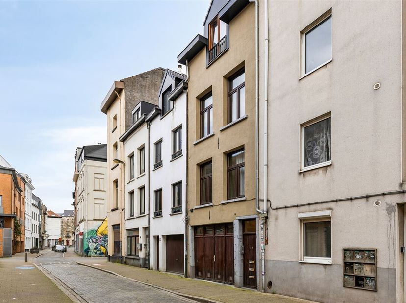 Cette propriété de rendement à vendre est située dans la Huikstraat, au coeur du centre-ville d&#039;Anvers. A quelques pas, vous trouverez la Grote Markt,