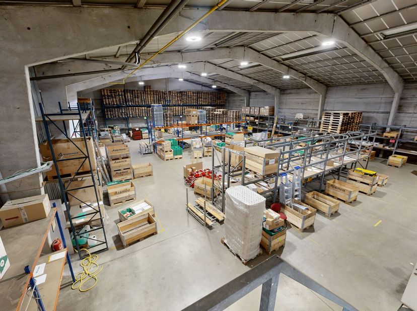 Magazijn te Huur in Bornem - Ideale Bedrijfsruimte&lt;br /&gt;
&lt;br /&gt;
Locatie: &lt;br /&gt;
Strategisch gelegen in Bornem, nabij de N16 en op slechts 10 minuten v