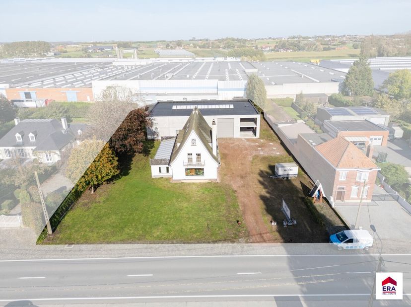 [[ DIT PAND NEEMT DEEL AAN DE ERA OPEN HUIZEN DAG OP 15/3 VAN 11:00 TOT 12:00 ]] Ruime woning (5 slpks) met loods/magazijn op 2.561 m²! Ligging: Tusse