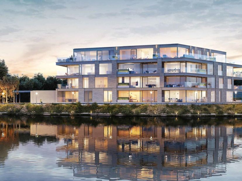 Welkom in dit prachtige nieuwbouwappartement, waar luxe en comfort samenkomen voor een ongeëvenaarde woondynamiek. Dit ruime appartement biedt twee st