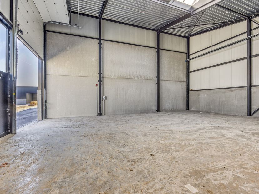 Projet ZEUS SME&lt;br /&gt;
Unités PME récemment construites à vendre le long de la Gauwelstraat à Zwevegem. Les unités ont une superficie d&#039;environ 144 m²