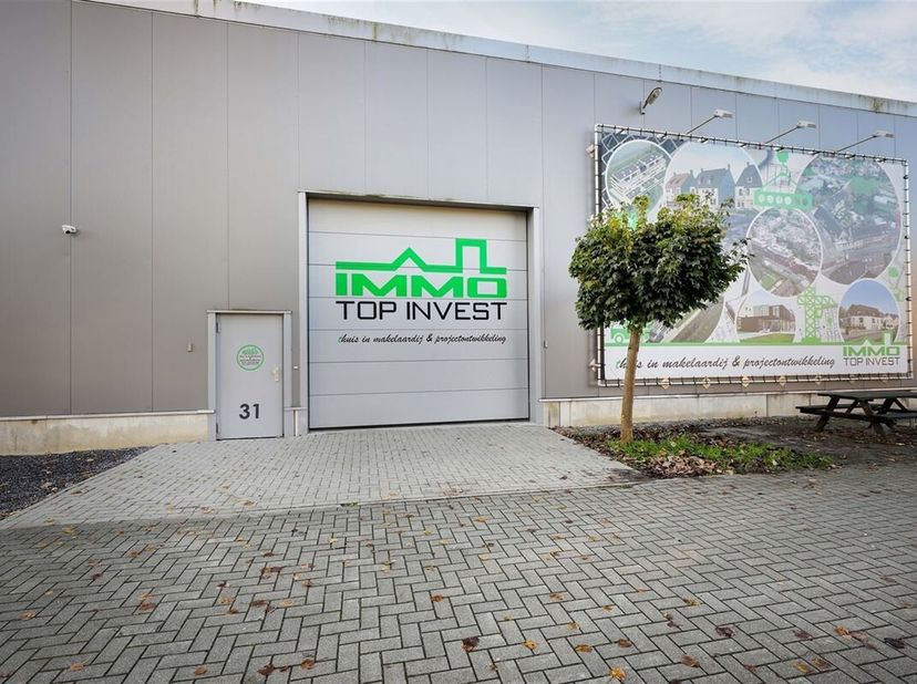 Magazijn met opslag- en kantoorruimte op een gunstige locatie&lt;br /&gt;
Omgeving:&lt;br /&gt;
+ Gunstig gelegen net buiten de Grote ring van Hasselt&lt;br /&gt;
+ Vlo