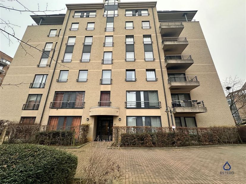 Magnifique appartement 3 chambres de 110m² avec 1 belle terrasse de 10m² au 2éme étage dune résidence de 2005, il se compose dun hall d&#039;entrée, un séj