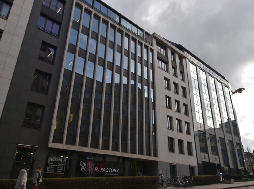 Kantoren te huur in een modern gebouw. Op wandelafstand van het station Luxemburg. Verschillende faciliteiten in de direct omgeving zoals snack, resta