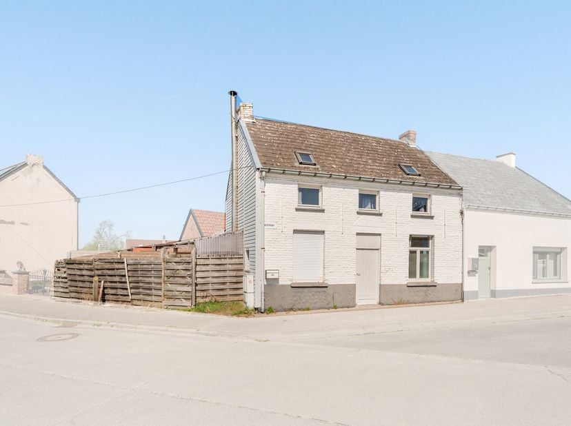 Ben je op zoek naar een renovatieproject of een investering? Zoek niet verder! Deze woning gelegen in de Rodtstraat 21 kan voor jou een kans zijn.&lt;br