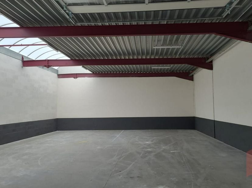 - Nieuw  sinds augustus 2023&lt;br /&gt;
- Nieuwe opslagruimte van 201m² te huur/ te koop&lt;br /&gt;
- Variërend van 96m² tot 456m²&lt;br /&gt;
- Eenheden te combinere