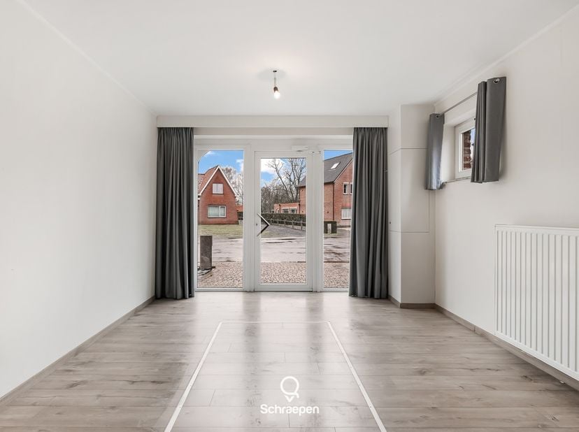 We vinden deze ruime gezinswoning met 3 slpks en een praktijk- of kantoorruimte terug op een perceel van circa 6 are te Zonhoven. Voor meer informatie