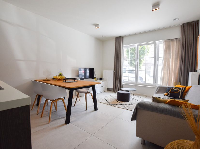 Modern en energiezuinig gelijkvloers appartement (60m² + 7m²) in hartje Nieuwpoort  instapklaar en perfect gelegen!&lt;br /&gt;
Ontdek dit recent gebouwde a