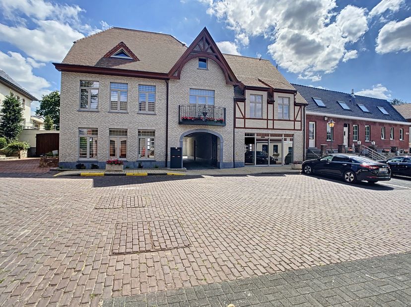 Te huur, instapklaar handelspand in de dorpskern van Michelbeke&lt;br /&gt;
&lt;br /&gt;
In Brakel/MICHELBEKE ontpopte dit aangenaam nieuwbouwproject. Op het geli