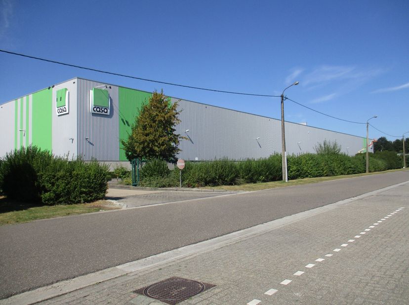 - 7.500m² tot 23.515m² magazijn&lt;br /&gt;
- 749m² kantoor&lt;br /&gt;
- 10,70 m vrije hoogte&lt;br /&gt;
- 5T/m² magazijn&lt;br /&gt;
- 30 los- en laadkades&lt;br /&gt;
- 3 gelij