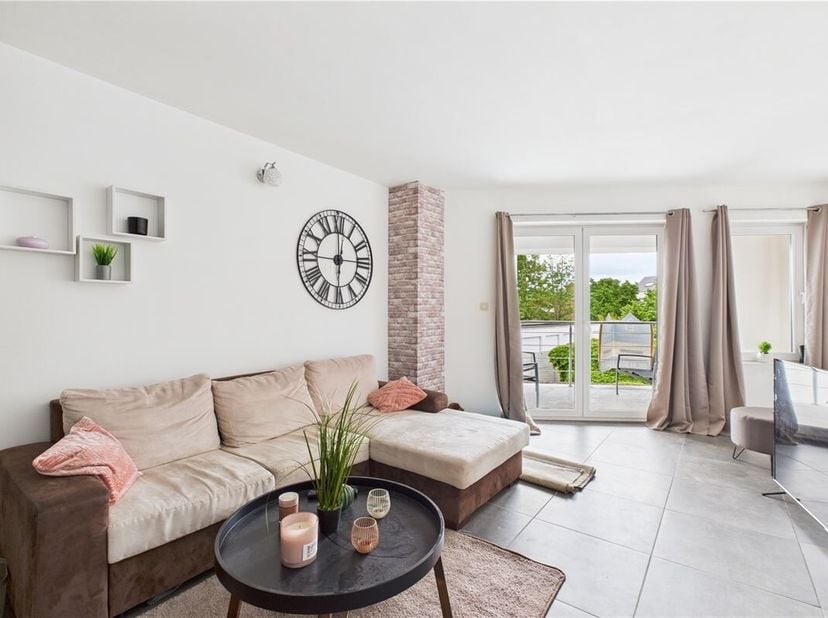 INNOV&#039;EXPERT immobilière vous invite à venir découvrir ce spacieux appartement de +/- 90 m2, idéalement situé dans une petite copropriété, à proximité