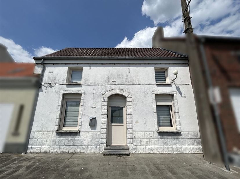 Goede halfvrijstaande woning op 5 are 35 centiares op minder dan 1 km van het centrum van Péruwelz.&lt;br /&gt;
De woning biedt ongeveer 185 m² woonoppervla