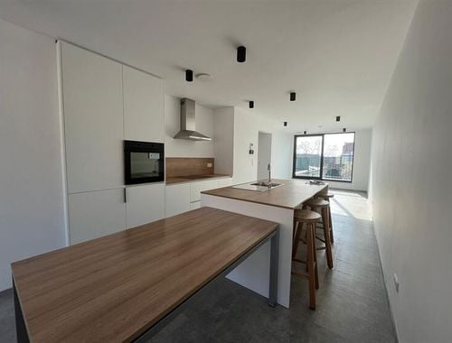                                         Appartement te huur in Maaseik, € 1.200

