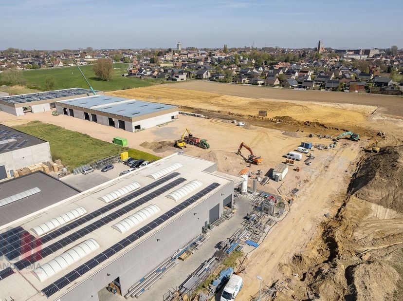 Nieuwe KMO-unit met een oppervlakte van 216 m². De nieuwe KMO-ontwikkeling &#039;THEA&#039; bestaat uit 22 casco KMO-units met oppervlaktes tussen 180 m² en 300