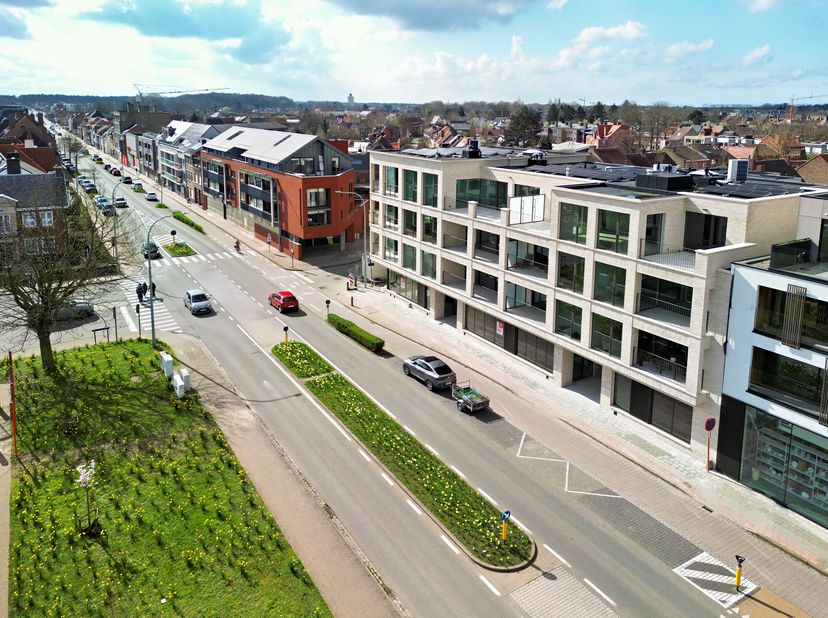 Les bureaux (1 013 m²) du nouveau projet BelFort sont situés dans un emplacement privilégié à Sint-Andries, à l&#039;angle de la Torhoutse Steenweg et de l