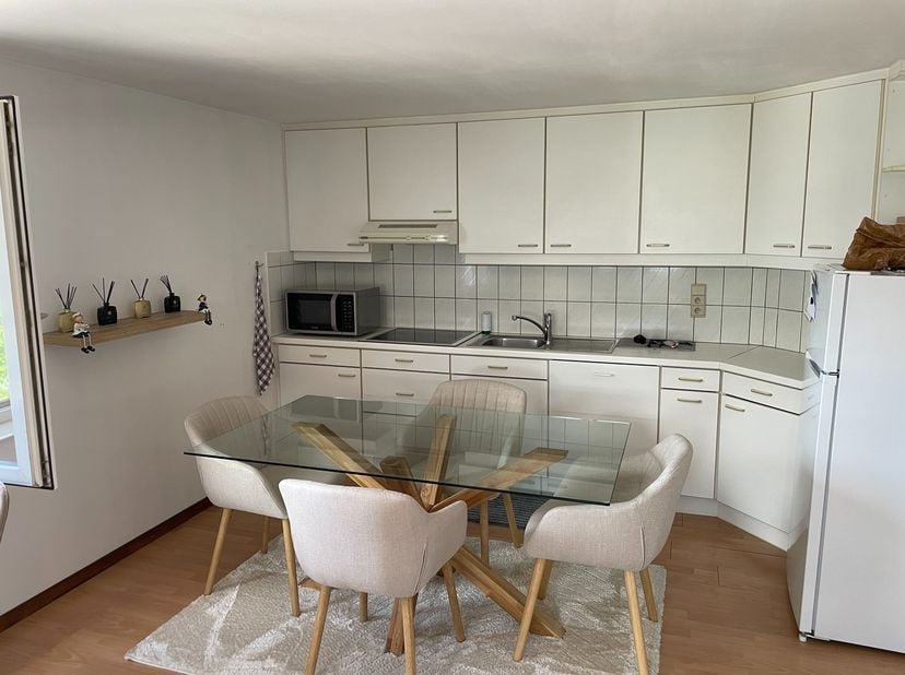 Gezellig appartement gelegen op de 2de verdieping in het centrum van Pelt. Er is geen lift aanwezig. Er is ook een gesloten berging voor de fiets en e