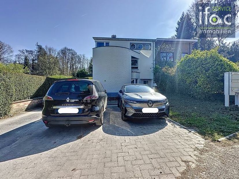 Appartement op 2de verdieping met terras in Tervuren&lt;br /&gt;
&lt;br /&gt;
2e verdieping: inkomhal, apart toilet, 34m² woonkamer met toegang tot terras, ingeri