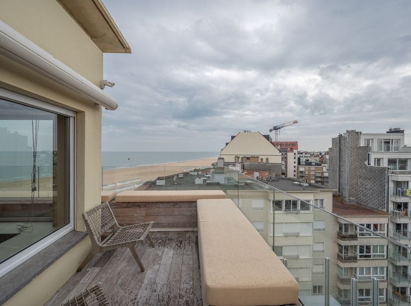 Appartement meublé - Luxueux appartement d&#039;angle avec vue panoramique sur la mer et de grandes terrasses&lt;br /&gt;
Cet appartement familial exclusif offre
