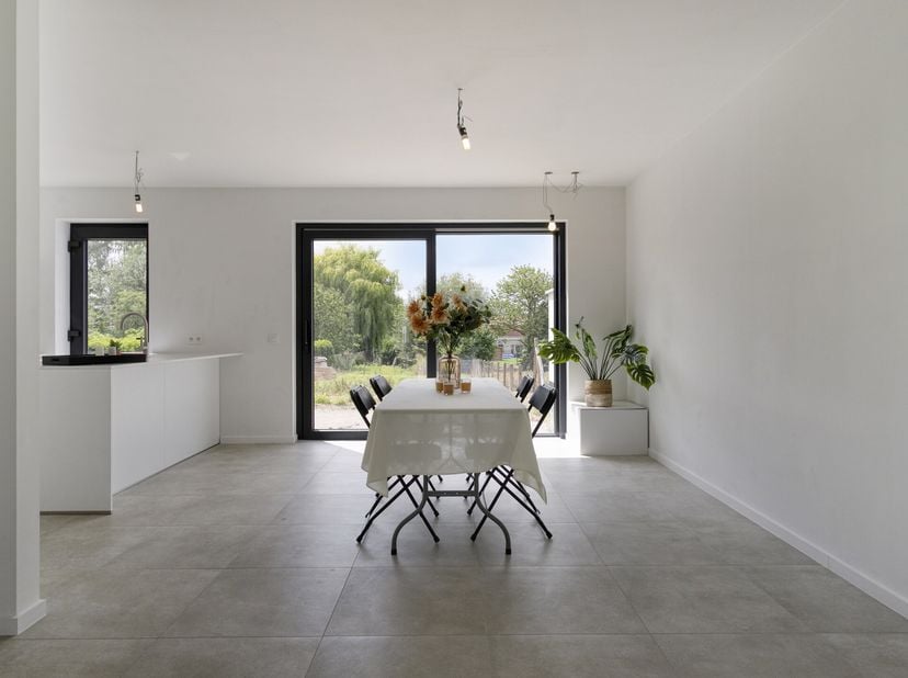 MISE EN PAGE: &lt;br /&gt;
Rez-de-chaussée:&lt;br /&gt;
Hall avec toilettes invités - salon - cuisine ouverte - buanderie avec porte latérale&lt;br /&gt;
1er étage: &lt;br