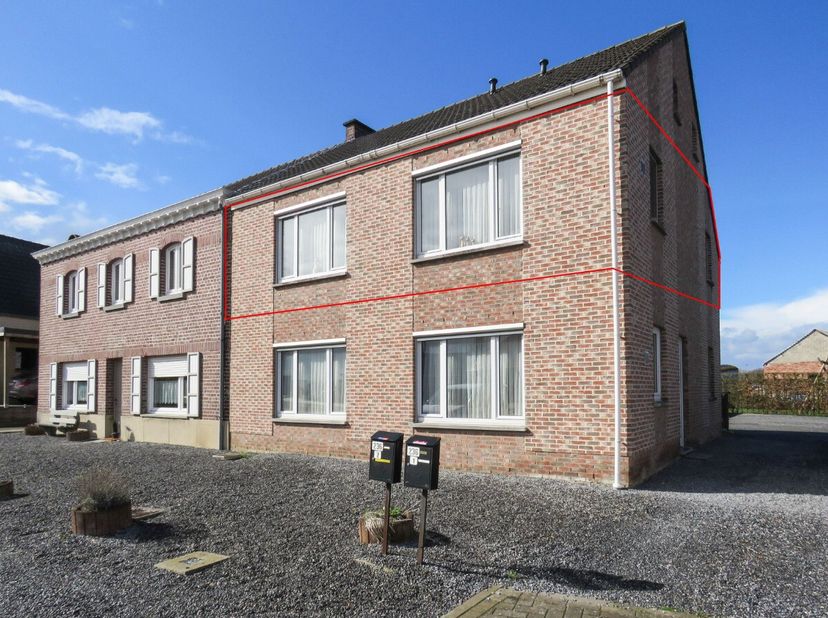 Gezellig appartement met 2 slaapkamers en carport in Wijer. Voor meer info ga naar https://www.era.be/nl/te-huur/nieuwerkerken/appartement/gezellig-ap