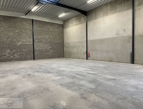                                         Entrepôt sans bureau à louer à Brecht, € 1.350
