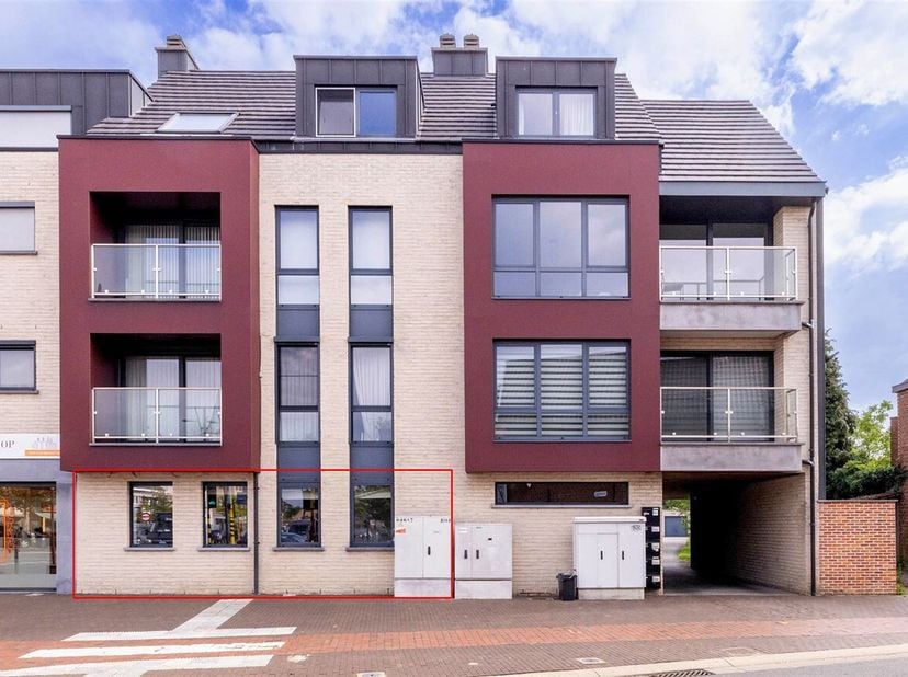 Ruim gelijkvloers appartement met 3 slaapkamers.&lt;br /&gt;
Ligging: Dit appartement is gelegen in het centrum van Herselt met alle nodige voorzieningen in