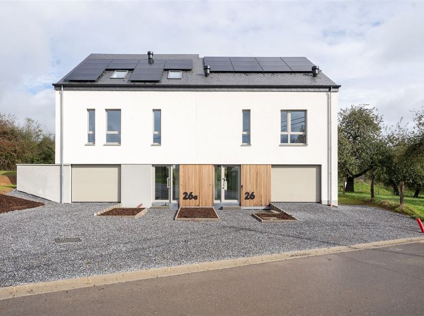 W Immobilière vous propose dans le charmant village de Vance (Etalle), une splendide MAISON NEUVE en OSSATURE BOIS. Il s&#039;agit d&#039;une maison 3 façades a
