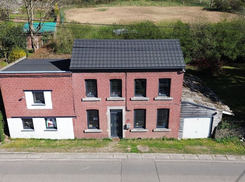 Remouchamps - Charmante maison 4 chambres avec jardin plat (constructible). Au rez-de-chaussée vous trouverez un grand et lumineux séjour avec une cui