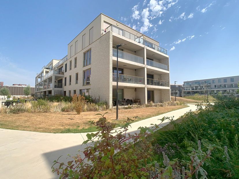 Modern en lichtrijk appartement met 2 slaapkamers te Herent!&lt;br /&gt;
Dit instapklare appartement in Herent biedt een ideale combinatie van comfort, ruim